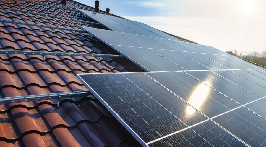 Fotovoltaico e dichiarazione dei redditi (730): cosa dichiarare e come scaricare i dati dal GSE Hai un impianto fotovoltaico domestico? Scopri cosa va dichiarato, cosa no e come scaricare dal GSE i dati per il 730 o il Modello Redditi.