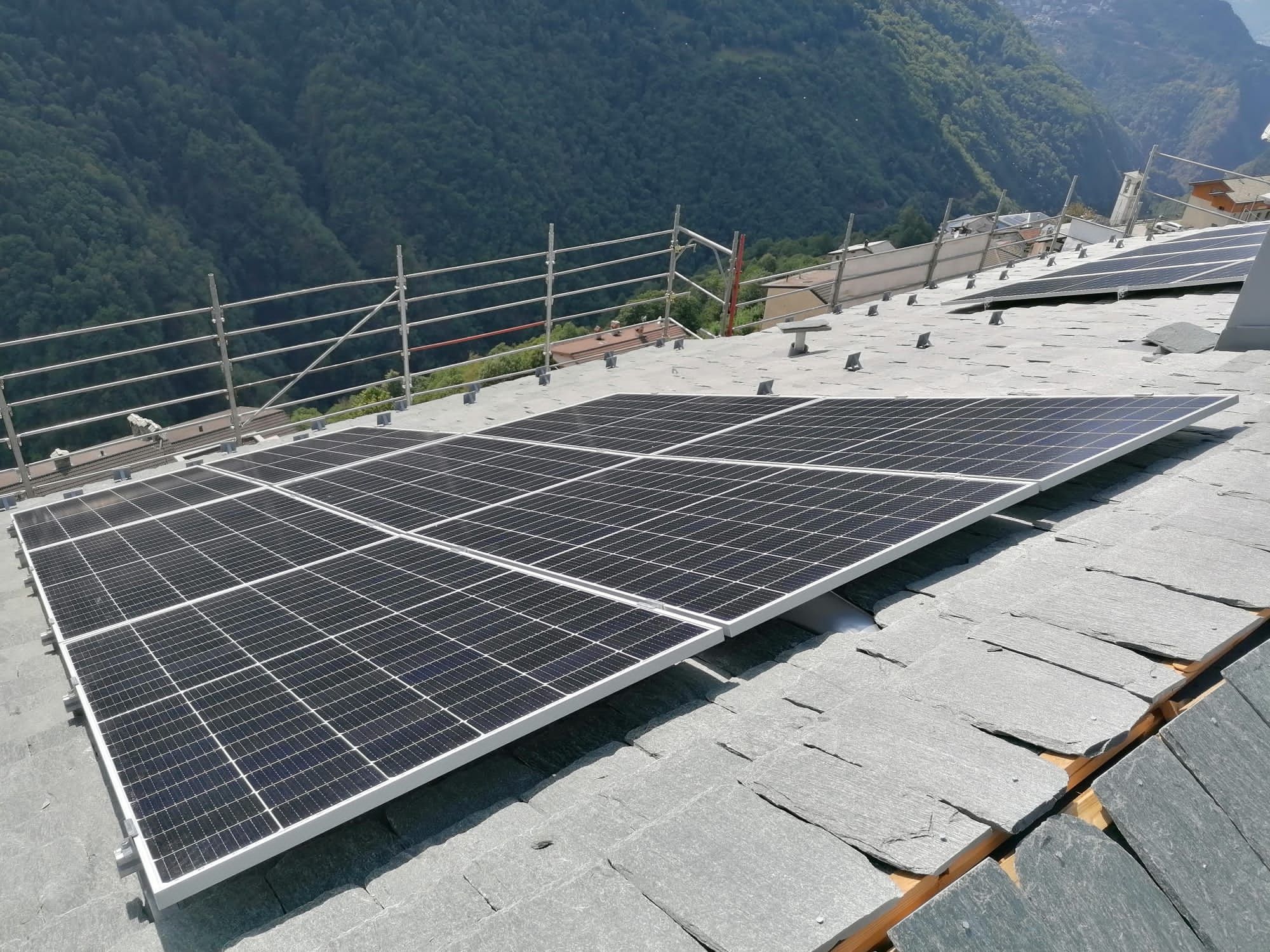 fotovoltaico campeggio colico